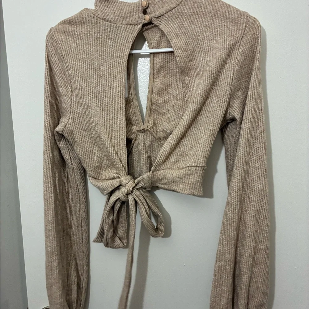Windsor Tan Ribbed long sleeve Tie Back Crop Top SZ S NWT - Picture 3 of 4